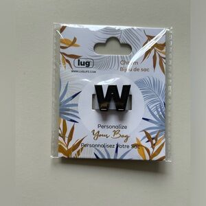 LUG GUNMETAL CHARM “W” NIP